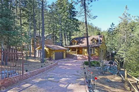 1217 Azalea Dr, Pine Mountain Club, CA 93222