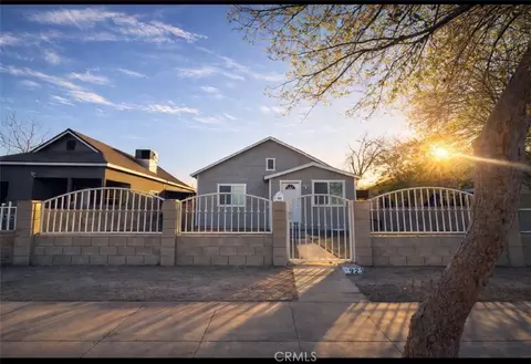 923 Sumner St, Bakersfield, CA 93305