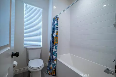 Bath - 20523 Stella, Saugus, CA 91350 photo 5 of 5