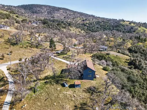 View/Area - 30420 Starland Dr, Tehachapi, CA 93561 photo 4 of 7