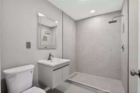 Bath - 30420 Starland Dr, Tehachapi, CA 93561 photo 4 of 4