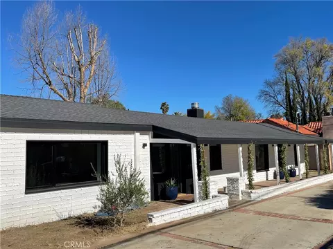22651 Oxnard St, Woodland Hills, CA 91367