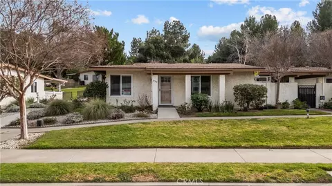 19366 Avenue Of The Oaks, Newhall, CA 91321