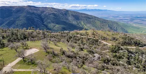26300 Hazelwood Ct, Tehachapi, CA 93561