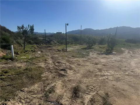 0 2833026048, Newhall, CA 91321