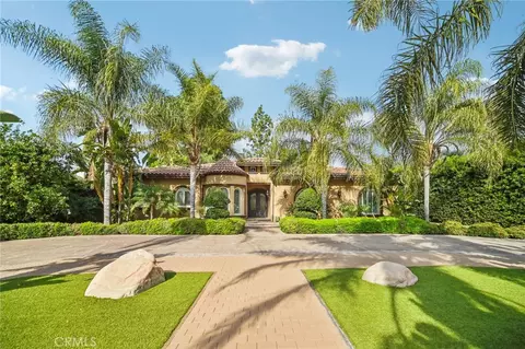 17401 Raymer St, Sherwood Forest, CA 91325