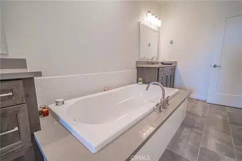Bath - 4060 Tradewinds Dr, Oxnard, CA 93035 photo 2 of 6