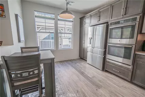 Kitchen - 4060 Tradewinds Dr, Oxnard, CA 93035 photo 6 of 8