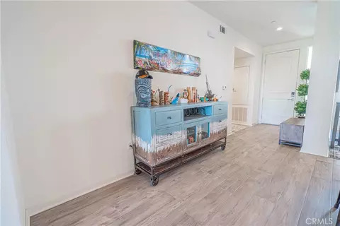 Entry Way - 4060 Tradewinds Dr, Oxnard, CA 93035 photo 2 of 4