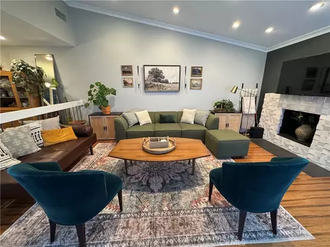 10141 Valley Circle Blvd #4, Chatsworth, CA 91311