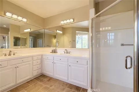 Bath - 4440 Coffeetree, Moorpark, CA 93021 photo 4 of 5