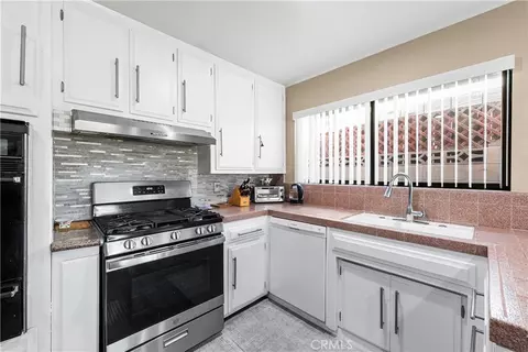 Kitchen - 45228 Lorimer, Lancaster, CA 93534 photo 4 of 5