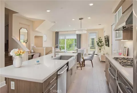 6749 W Gill, Los Angeles, CA 90068