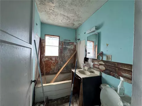 Bath - 13841 Carson, Trona, CA 93562 photo 1 of 1