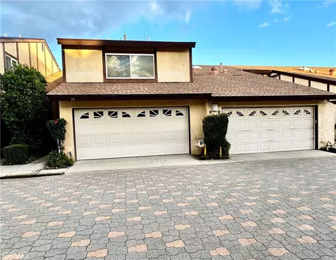 17241 Roscoe #16, Northridge, CA 91325