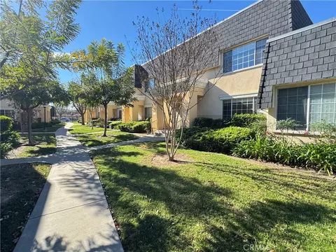 19216 Hamlin St #8, Reseda, CA 91335