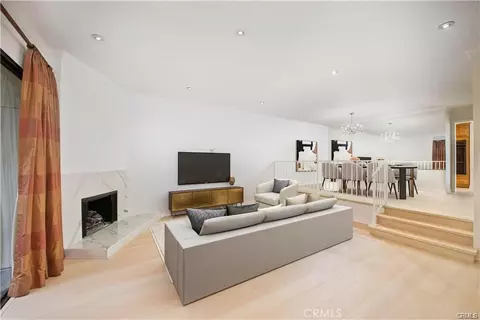 5711 Owensmouth Ave #117, Woodland Hills, CA 91367