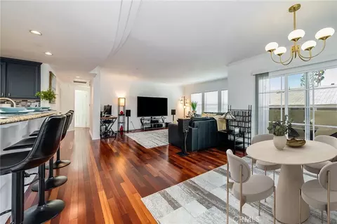4832 Whitsett Ave #305, Valley Village, CA 91607