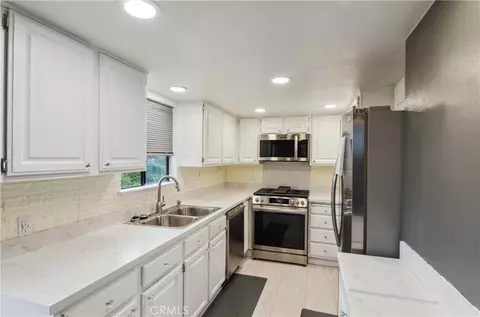 8710 Independence Ave #301, Canoga Park, CA 91304