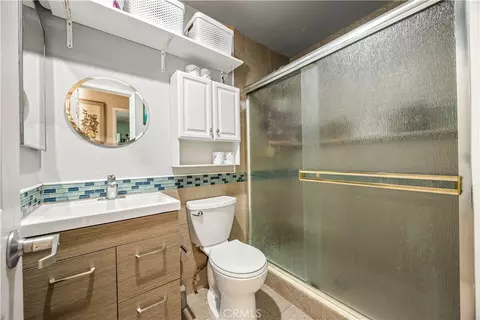 Bath - 4901 Siesta Dr, Oceanside, CA 92057 photo 2 of 2