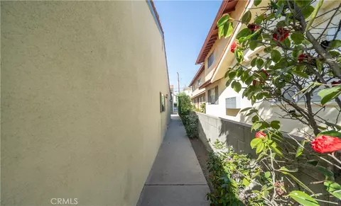 Exterior - 723 E Tujunga Ave, Burbank, CA 91501 photo 3 of 3