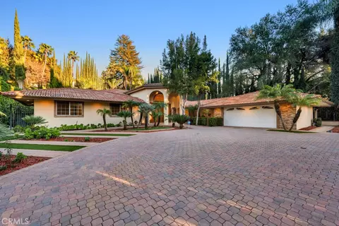 4446 Hayvenhurst Ave, Encino, CA 91436