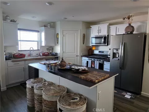 Kitchen - 1583 Seneca Dr, Madera, CA 93637 photo 1 of 2
