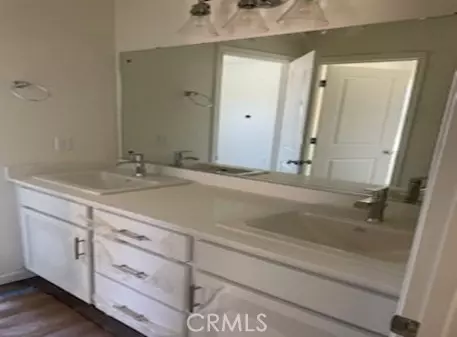 Bath - 1583 Seneca Dr, Madera, CA 93637 photo 3 of 5