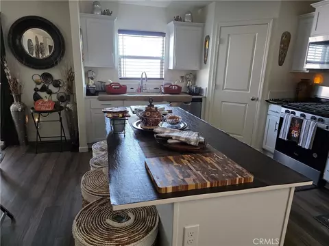 Kitchen - 1583 Seneca Dr, Madera, CA 93637 photo 2 of 2