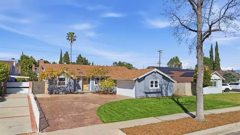 21045 Blythe St, Canoga Park, CA 91304