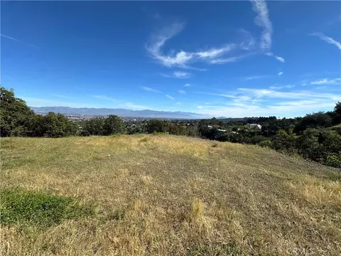 16986 Encino Hills Dr, Encino, CA 91436