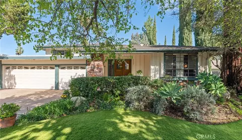 23921 Berdon St, Woodland Hills, CA 91367