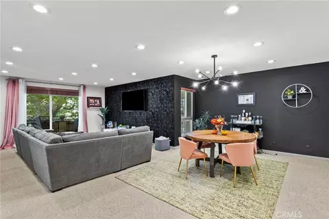 6752 Hillpark Dr #202, Los Angeles, CA 90068
