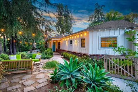 19631 Rosita St, Tarzana, CA 91356