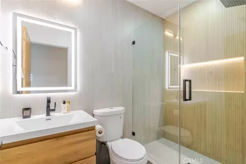 Bath - 6838 Belmar Ave, Reseda, CA 91335 photo 2 of 2