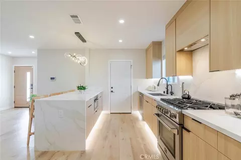 Kitchen - 6838 Belmar Ave, Reseda, CA 91335 photo 4 of 6