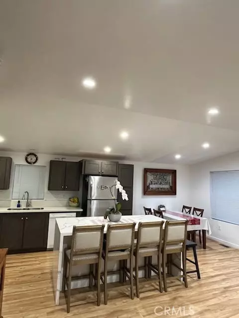 7560 Woodman Pl #107, Van Nuys, CA 91405 photo 3
