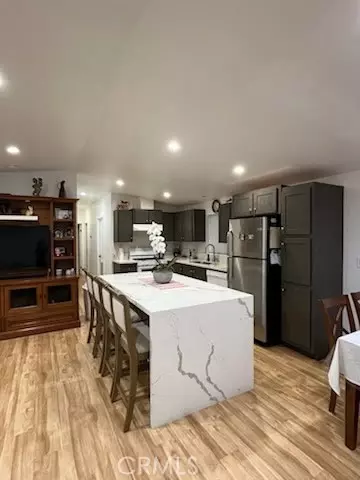 7560 Woodman Pl #107, Van Nuys, CA 91405 photo 4
