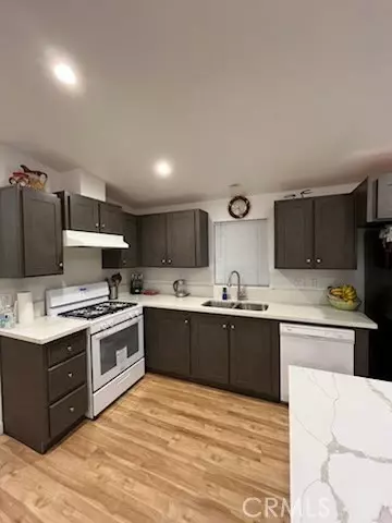 7560 Woodman Pl #107, Van Nuys, CA 91405 photo 2