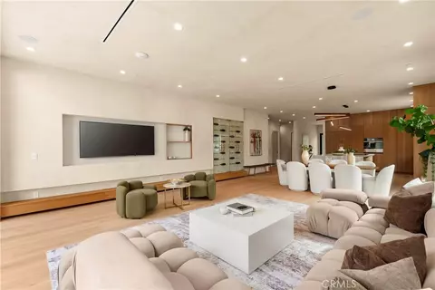 5525 Carpenter Ave, Valley Village, CA 91607