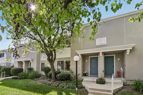 17800 Devonshire St #6, Northridge, CA 91325