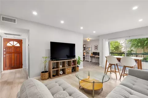 18307 Burbank #5, Tarzana, CA 91356