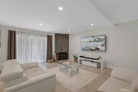 10011 Topanga Cyn #1, Chatsworth, CA 91311