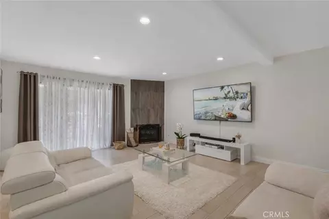 10011 Topanga Cyn #1, Chatsworth, CA 91311