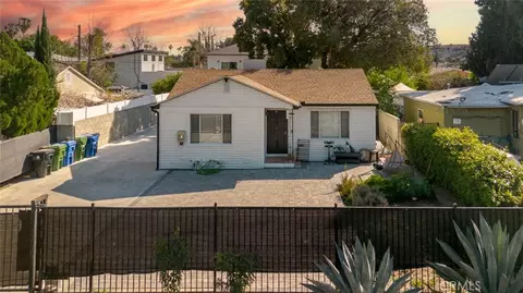 15944 Valerio St, Van Nuys, CA 91406