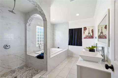 Bath - 8630 Sharp Ave, Sun Valley, CA 91352 photo 2 of 5