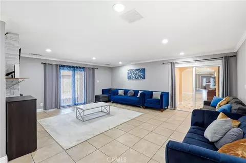 Living - 8630 Sharp Ave, Sun Valley, CA 91352 photo 2 of 4