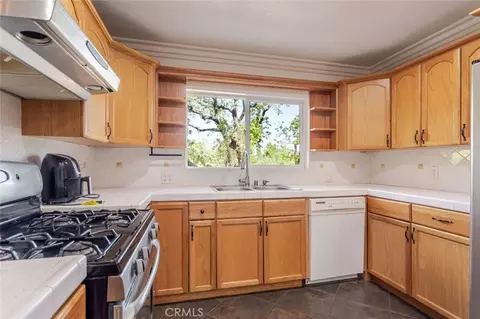 Kitchen - 5888 Oak Knls, Simi Valley, CA 93063 photo 1 of 4