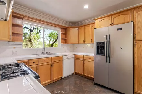 Kitchen - 5888 Oak Knls, Simi Valley, CA 93063 photo 4 of 4