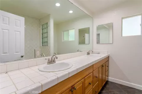 Bath - 5888 Oak Knls, Simi Valley, CA 93063 photo 2 of 5
